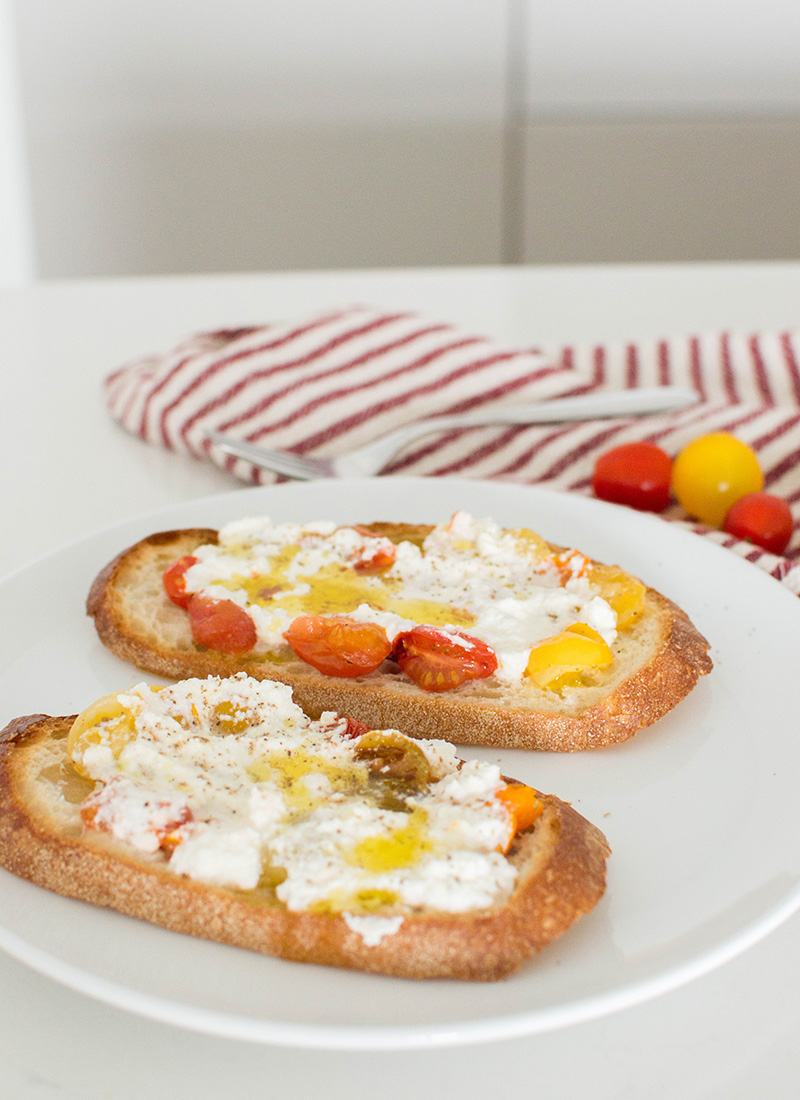 Step aside avo toast! This Roasted Tomato and Ricotta Toast recipe is your next best avocado toast alternative. Full of flavor and simple to whip-up, this recipe makes for the perfect lunch!