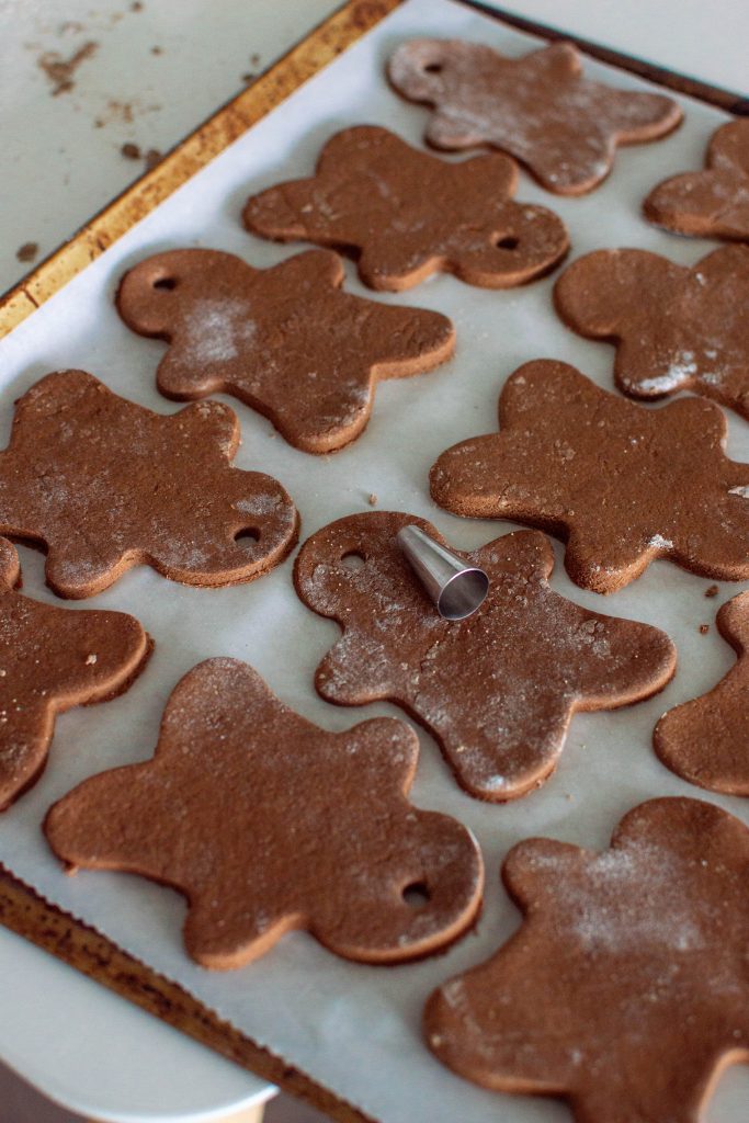 These gingerbread men ornanents are absolutely adorable! All you need are three ingredients to make them.